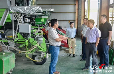 農(nóng)業(yè)農(nóng)村部種業(yè)管理司司長(zhǎng)張延秋到北大荒墾豐種業(yè)調(diào)研